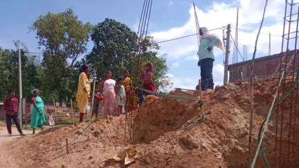 भंडरा: जमगाई पंचायत में संचालित विकास योजनाओं का बीडीओ ने किया निरीक्षण, लाभार्थियों को दिए निर्देश