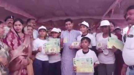 बलौदाबाज़ार: राजस्व मंत्री ने ग्राम अर्जुनी में समर कैम्प के प्रतिभागियों को प्रमाण पत्र दिए, युवाओं ने आत्मरक्षा कौशल का प्रदर्शन किया