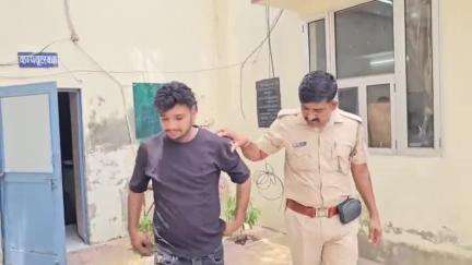 हनुमानगढ़: शेरगढ़ में मुंडा सड़क मार्ग पर पुलिस ने 3.40 ग्राम हेरोइन चिट्टा नशा सहित एक युवक को किया गिरफ्तार, आरोपी से पूछताछ जारी