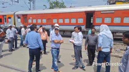 लालकुऑ: कोलकाता की मेट्रो रेलवे की संरक्षा ऑडिट टीम द्वारा रेलवे संरक्षा ऑडिट का किया गया निरीक्षण