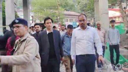 नैनीताल: कुमाऊं कमिश्नर दीपक रावत ने तल्लीताल से मल्लीताल तक कई कार्यों का किया औचक निरीक्षण