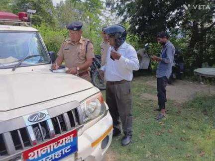 द्वाराहाट: द्वाराहाट पुलिस ने सड़क दुर्घटनाओं को रोकने के लिए यात्रा सीजन में यातायात में सख्ती बरतते हुए तीन मोटर साइकिल सीज की