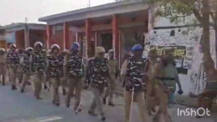 रामसनेही घाट: बकरीद त्यौहार के मद्देनजर पुलिस अधीक्षक के निर्देश पर दरियाबाद पुलिस ने प्रमुख मार्गों और बाजारों में फ्लैग मार्च निकाला