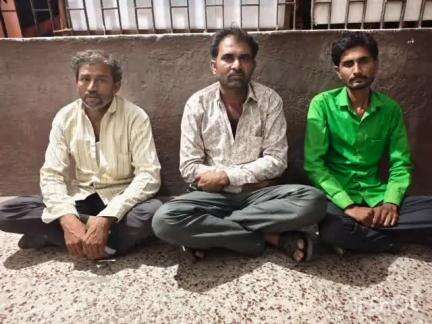 વઢવાણ: રાજપરા ગામની સીમમાં જાહેરમાં જુગાર રમતા ૩ શખ્સોને અેલસીબી પોલીસે ઝડપી લીધા