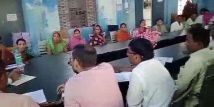 डंडई: डंडई प्रखंड में विकास पर मंथन: पंचायत प्रतिनिधियों के साथ अहम बैठक में सामुदायिक भागीदारी पर ज़ोर