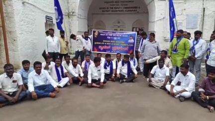 ವಿಜಯಪುರ: ಪ್ರಿಯಾಂಕ ಖರ್ಗೆ ಬಗ್ಗೆ ನಾರಾಯಣಸ್ವಾಮಿ ಹೇಳಿಕೆ ಖಂಡಿಸಿ, ನಗರದಲ್ಲಿ ದಲಿತ ಸಂಘಟನೆಯಿಂದ ಪ್ರತಿಭಟನೆ