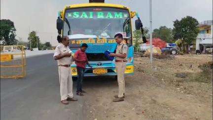 कुरई: यातायात नियमों का उल्लंघन करने पर सिवनी पुलिस ने विभिन्न क्षेत्रों में बसों पर की कार्रवाई