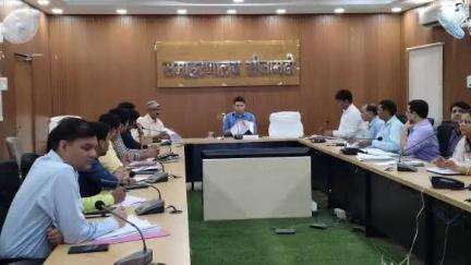 डुमरा: जिलाधिकारी ने सात निश्चय और सात निश्चय पार्ट-2 योजनाओं की समीक्षा बैठक की