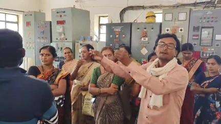 राळेगाव: खंडित वीज पुरवठ्यामुळे वडगाव वाशियांची वडकी वीज महावितरणच्या कार्यालयावर धडक #jansamasya