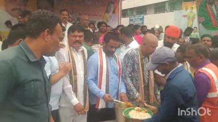 తెలంగాణ మంత్రి వివాహ వేడుకలు వరంగల్ చౌరస్తాలో ఘనంగా నిర్వహించిన కార్యకర్తలు