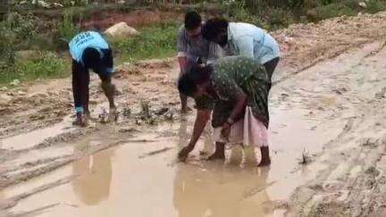ಆಲೂರು: ಎತ್ತಿನಹೊಳೆ ಯೋಜನೆಯ ಅವೈಜ್ಞಾನಿಕ ಕಾಮಗಾರಿ, ಕೆಸರುಗದ್ದೆಯಂತಾದ ಬಿಕ್ಕೊಡು ಗ್ರಾಮದ ಮುಖ್ಯರಸ್ತೆ #localissue