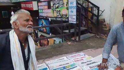 अमरावती: शहरात साईनगर येथे घरी पेपर न आल्याने पेपर स्टॉलवर मोठी गर्दी पेपर विक्रेत्यांचा संप