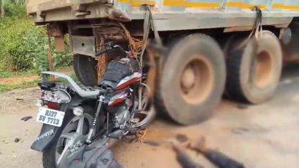 कोंडागांव: बनियागांव NH-30 पर दर्दनाक सड़क हादसा, राजस्थान से लौटे युवक की बाइक खड़ी ट्रक से टकराने से मौके पर हुई मौत