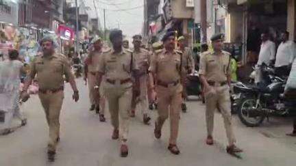 बुलंदशहर: एसएसपी ने नगर कोतवाली क्षेत्र में पुलिस फोर्स के साथ किया पैदल मार्च