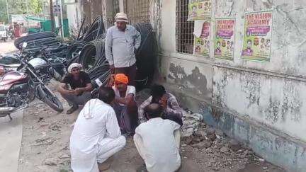 भांडेर: सिंहपुरा में खेत में खाद डालते समय ट्रैक्टर का जैक टूटा, ट्रॉली के नीचे दबने से किसान की मौके पर ही मौत