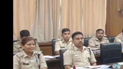 हज़ारीबाग: हजारीबाग: नवपदस्थापित पुलिस अधीक्षक ने की अपराध समीक्षा बैठक, सभी थाना प्रभारी रहे शामिल