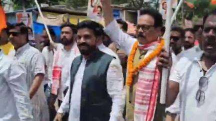 लोहरदगा: मोज़म्मिल अंसारी के नेतृत्व में अल्पसंख्यकों ने संविधान बचाओ रैली में भाग लिया