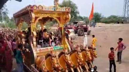 गाडरवारा: ग्राम सहावन में निकली 251 कलशों की विशाल शोभा यात्रा, पंच कुंडीय श्री रूद्र महायज्ञ का हुआ आयोजन
