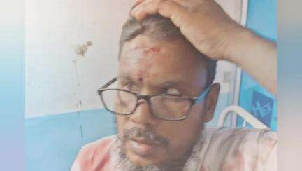 গাজোল: ২১ মাইল 512 নং জাতীয় সড়ক এলাকায় রাস্তায় থেমে থাকা ১লরির পিছনে টোটো গিয়ে ধাক্কা মারে ফলে 4টোটো প্যাসেঞ্জার আহত হয়