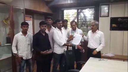 परभणी: कोल्हेवाडी रस्ता तयार करावा अन्यथा तीव्र आंदोलन डेमोक्रॅटिक युथ फेडरेशनचे जिल्हाधिकाऱ्यां निवेदन