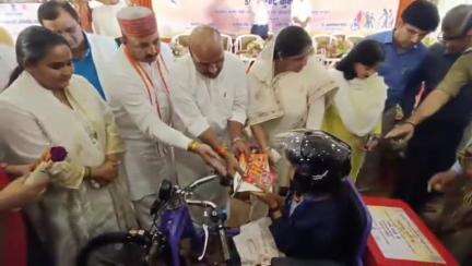 चंदौसी: चंदौसी के ओएलएक्स रिसोर्ट में आयोजित कार्यक्रम में केंद्रीय मंत्री डॉ वीरेंद्र कुमार ने की शिरकत