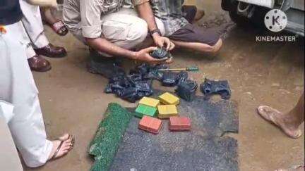 নগাঁও: ৰহাৰ ৰাষ্ট্ৰীয় ঘাইপথত নগাঁও আৰু ৰহা আৰক্ষীয়ে গোপন সূত্ৰৰ ভিত্তিত ২০টা চাবোনৰ বাকচভৰ্তি ড্ৰাগছসহ আটক কৰে দুই সৰবৰাহকাৰীক