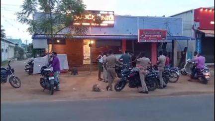தேவகோட்டை: திருப்பத்தூர் சாலையில் டீ கடையின் பூட்டை உடைத்து ₹40,000 திருட்டு