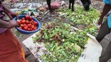 கோவை தெற்கு: தொடர் மழையின் காரணமாக காய்கறி வரத்து குறைந்துள்ளதாக உக்கடம் பகுதியில் வியாபாரிகள் பேட்டி