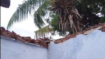 డోన్‌లో వర్షానికి కూలిపోయిన మట్టి ఇల్లు
