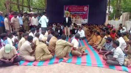 ಬಾಗಲಕೋಟೆ: ನಗರದಲ್ಲಿ ನಡೆಯುತ್ತಿರುವ ಪೌರ ನೌಕರರ ಅನಿರ್ಧಿಷ್ಟಾವಧಿ ಮುಷ್ಕರಕ್ಕೆ ಜಿಲ್ಲಾ ವಕೀಲರ ಸಂಘ ಬೆಂಬಲ