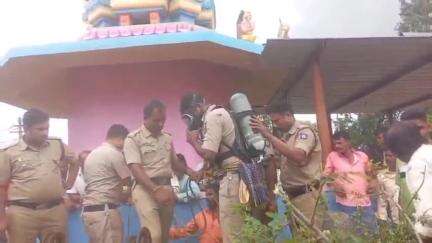 ಚಿತ್ರದುರ್ಗ: ಓಬಳಾಪುರ ಗ್ರಾಮದಲ್ಲಿ ಬಾವಿಗೆ ಬಿದ್ದ ಮೇಕೆ ಮರಿ ರಕ್ಷಣೆ