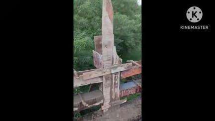 बरकट्ठा: चेचकपी के लारहों में ग्रामीणों ने पुलिया के ऊपर रेलिंग निर्माण कार्य में लापरवाही का आरोप लगाया, कार्य को रुकवाया
