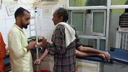 सीतापुर: भगवानपुर में मायके गई पत्नी के वापस न आने पर परेशान पति ने जहर खाकर किया आत्महत्या का प्रयास
