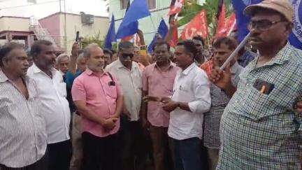 பல்லாவரம்: தொழிற்சங்க பணிமனையில் போக்குவரத்து தொழிலாளர்கள் போராட்டம்