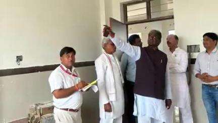 रायसेन: सांची विधायक और जिला पंचायत अध्यक्ष ने नकतरा में प्राथमिक स्वास्थ्य केंद्र के निर्माणाधीन भवन का निरीक्षण किया