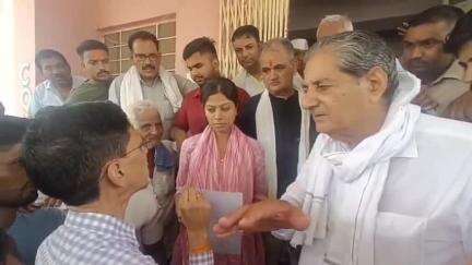 श्रीडूंगरगढ़: पानी और बिजली की समस्या को लेकर कांग्रेस ने गांधी पार्क से उपखंड कार्यालय तक निकाला पैदल मार्च