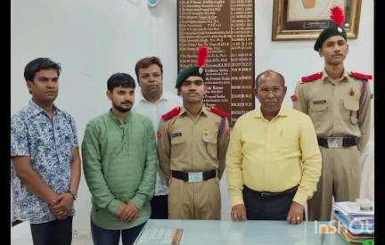 गया टाउन सीडी ब्लॉक: गया कॉलेज में प्राचार्य ने एनसीसी कैडेटों को बैच लगाकर किया सम्मानित