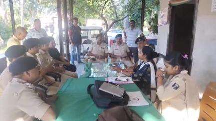 खजौली: खजौली थाना परिसर में पुलिस पदाधिकारियों को मिला तकनीकी प्रशिक्षण