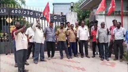 திருவொற்றியூர்: சென்னை மணலி 400 மெகாவாட் மின் நிலையத்தில் உத்தரபிரதேச மின்வாரிய ஊழியர்களுக்கு ஆதரவாக ஆர்ப்பாட்டம்