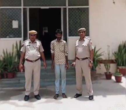 भीनमाल: जसवंतपुरा पुलिस ने अवैध बजरी से भरे एक ट्रैक्टर ट्राली को किया जब्त, एक आरोपी को किया गिरफ्तार