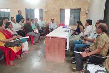 पोहरी: पोहरी जनपद सभागार में एसडीएम मोतीलाल अहिरवार ने पटवारियों के साथ समीक्षा बैठक की, दिए निर्देश