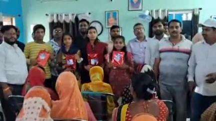 गोला: पंचायत सचिवालय बरियातू में मैट्रिक परीक्षा के प्रखंड टॉपर सहित अन्य छात्र हुए सम्मानित