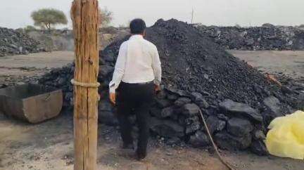 મુળી: વેલાળા ગામે કોલસાની ખાણ પર પ્રાંત અધિકારીના દરોડા.