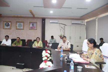 सिमडेगा: समाहरणालय में हुई जिला स्तरीय नारकोटिक्स समिति की बैठक, डीसी ने कहा- विद्यालय के पास न हो मादक पदार्थों की बिक्री