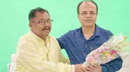 হরিণঘাটা: আজ নদীয়া দক্ষিণের জেলা সভাপতি দেবাশীষ গাঙ্গুলীকে সংবর্ধনা জানালেন তৃণমূলের প্রাক্তন বিধায়ক সমীর কুমার পোদ্দার