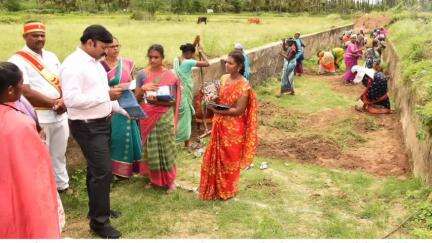 அரூர்: காடையாம்பட்டியில் MGNREGA திட்டத்தில் நடைபெறும் பணிகளை மாவட்ட ஆட்சியர் ஆய்வு