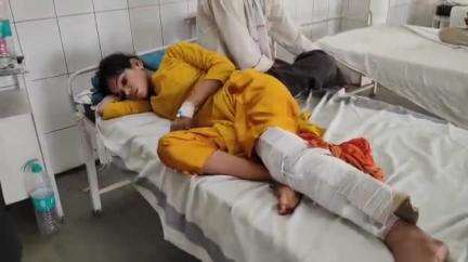 शिवपुरी नगर: गुना-शिवपुरी फोरलेन हाईवे पर भोपाल से दबोह जा रहे बाइक सवारों को ट्रैक्टर ने मारी टक्कर