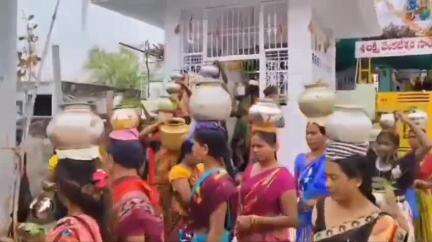 బెల్లంపల్లి: వానలు కురవాలని, పాడి పంటలు చల్లoగా పండాలని కన్నెపల్లి మండల కేంద్రంలో విత్తనాల పండుగ నిర్వహించిన గ్రామస్తులు