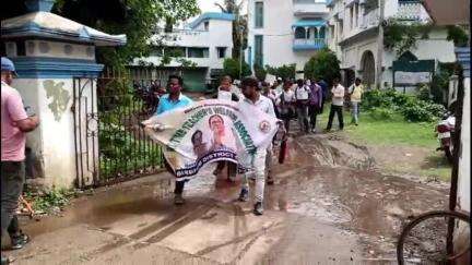 সিউড়ি ১: পার্ট টাইম টিচার্স ওয়েলফেয়ার অ্যাসোসিয়েশনের পক্ষ থেকে একাধিক দাবিতে DI অফিসে ডেপুটেশন প্রদান করল