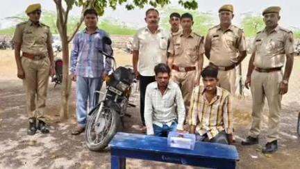 बाड़मेर: पुलिस थाना शिव की कार्रवाई में एक अवैध पिस्टल सहित चोरी की मोटरसाइकिल बरामद, दो आरोपी गिरफ्तार